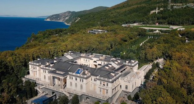 'Putin's Palace'. Screenshot: https://www.youtube.com/watch?v=ipAnwilMncI 'Putin's Palace'. Screenshot: https://www.youtube.com/watch?v=ipAnwilMncI