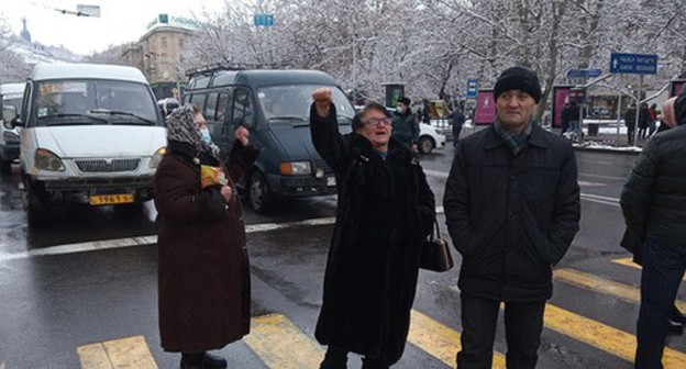Pashinyan's opponents block Yerevan streets, February 20, 2021. Photo by Tigran Petrosyan for the Caucasian Knot Pashinyan's opponents block Yerevan streets, February 20, 2021. Photo by Tigran Petrosyan for the Caucasian Knot