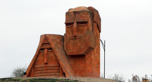 A monument in Nagorno-Karabakh. November 15, 2020. Photo by Armine Martirosyan for the "Caucasian Knot" A monument in Nagorno-Karabakh. November 15, 2020. Photo by Armine Martirosyan for the "Caucasian Knot"