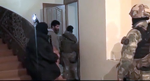 The detention of Bagavudin Omarov. Screenshot of the video https://www.ntv.ru/video/1657441/ The detention of Bagavudin Omarov. Screenshot of the video https://www.ntv.ru/video/1657441/