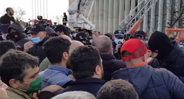 Dtorming of the office of the "United National Movement" Party in Tbilisi. Screenshot of the video on the "Sputnik Грузия" YouTube channel https://www.youtube.com/watch?v=fcpVropRCeg Dtorming of the office of the "United National Movement" Party in Tbilisi. Screenshot of the video on the "Sputnik Грузия" YouTube channel https://www.youtube.com/watch?v=fcpVropRCeg