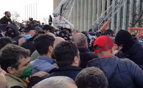 Dtorming of the office of the "United National Movement" Party in Tbilisi. Screenshot of the video on the "Sputnik Грузия" YouTube channel https://www.youtube.com/watch?v=fcpVropRCeg Dtorming of the office of the "United National Movement" Party in Tbilisi. Screenshot of the video on the "Sputnik Грузия" YouTube channel https://www.youtube.com/watch?v=fcpVropRCeg