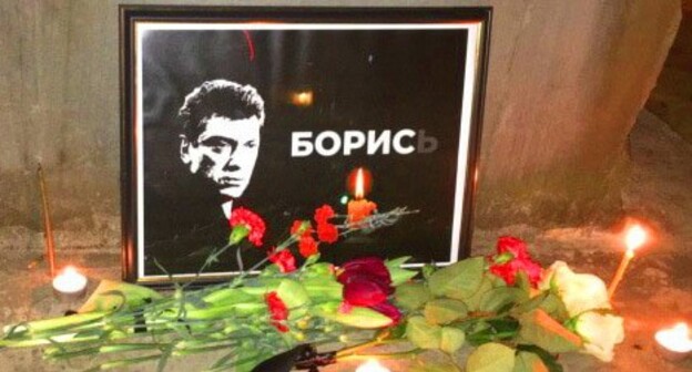 Flowers and Boris Nemtsov's portrait at the Memorial to the victims of political repressions in Sochi. Photo by Svetlana Kravchenko for the Caucasian Knot Flowers and Boris Nemtsov's portrait at the Memorial to the victims of political repressions in Sochi. Photo by Svetlana Kravchenko for the Caucasian Knot