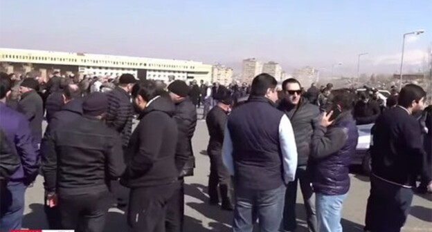 Protest action held by veterans of military operations in Nagorno-Karabakh. Screenshot: https://news.am/rus/news/632361.html Protest action held by veterans of military operations in Nagorno-Karabakh. Screenshot: https://news.am/rus/news/632361.html