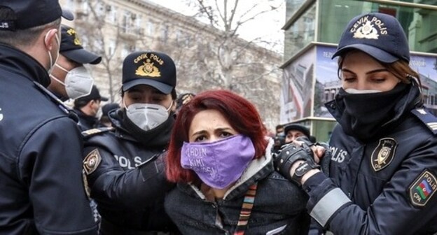 The police detains the participant of a feminist rally in Baku, March 8, 2021. Photo by Aziz Karimov for the "Caucasian Knot" The police detains the participant of a feminist rally in Baku, March 8, 2021. Photo by Aziz Karimov for the "Caucasian Knot"