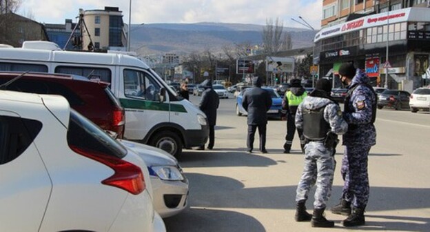 Law enforcers in the streets of Makhachkala. Photo © administration of the Sovietsky District of Makhachkala Law enforcers in the streets of Makhachkala. Photo © administration of the Sovietsky District of Makhachkala