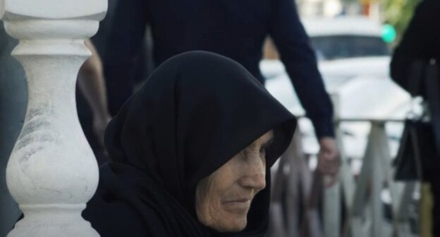 A woman. Screenshot of the video https://www.youtube.com/watch?v=4XhEznHOAPM A woman. Screenshot of the video https://www.youtube.com/watch?v=4XhEznHOAPM