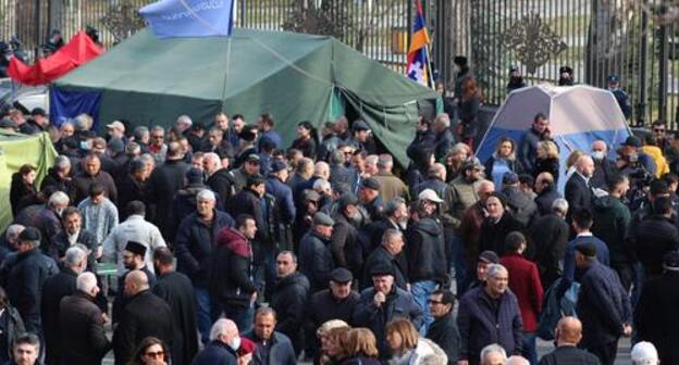 Tent camp at the Bagramyan Avenue in front of the Armenian Parliament in Yerevan, March 2021. Photo by Tigran Petrosyan for the Caucasian Knot Tent camp at the Bagramyan Avenue in front of the Armenian Parliament in Yerevan, March 2021. Photo by Tigran Petrosyan for the Caucasian Knot