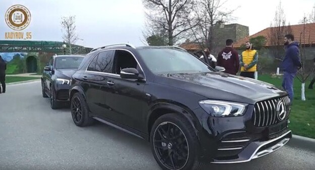 Athletes Magomedrasul Khasbulaev, Magomed Bibulatov, and Arthur Beterbiev, members of the Chechen team, received keys to Mercedes cars from the Akhmat Kadyrov Foundation. Screenshot: http://vk.com/ramzan?w=wall279938622_569846 Athletes Magomedrasul Khasbulaev, Magomed Bibulatov, and Arthur Beterbiev, members of the Chechen team, received keys to Mercedes cars from the Akhmat Kadyrov Foundation. Screenshot: http://vk.com/ramzan?w=wall279938622_569846