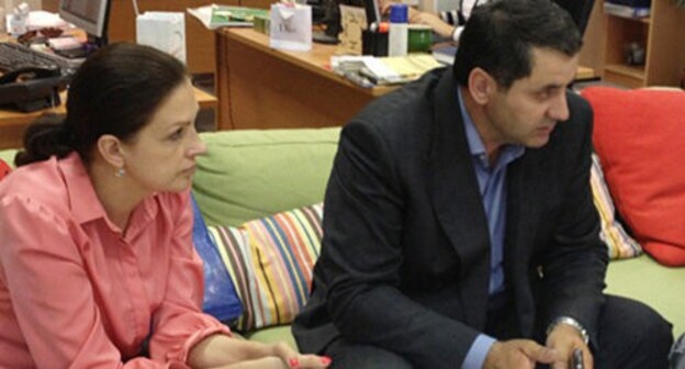 Advocate Tatiana Okushko and Muzhazhir Kartoev, Tarkhan Kartoev's uncle, Ekaterinburg, July 3, 2013. Photo: http://pravo-ural.ru Advocate Tatiana Okushko and Muzhazhir Kartoev, Tarkhan Kartoev's uncle, Ekaterinburg, July 3, 2013. Photo: http://pravo-ural.ru
