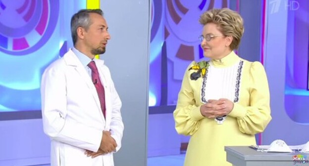 Elena Malysheva and Minister of Healthcare for Chechnya Elkhan Suleimanov. Screenshot: http://www.youtube.com/watch?v=Lg-37E1U9c4&t=15s Elena Malysheva and Minister of Healthcare for Chechnya Elkhan Suleimanov. Screenshot: http://www.youtube.com/watch?v=Lg-37E1U9c4&t=15s