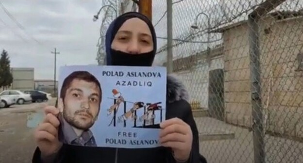 Wife of Polad Aslanov holding his portrait. Screenshot: http://www.youtube.com/watch?v=BdNeYz3PP08 Wife of Polad Aslanov holding his portrait. Screenshot: http://www.youtube.com/watch?v=BdNeYz3PP08