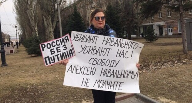 Elena Sheina holds solo picket in Volgograd, April 3, 2021. Photo by Tatiana Filimonova for the Caucasian Knot Elena Sheina holds solo picket in Volgograd, April 3, 2021. Photo by Tatiana Filimonova for the Caucasian Knot
