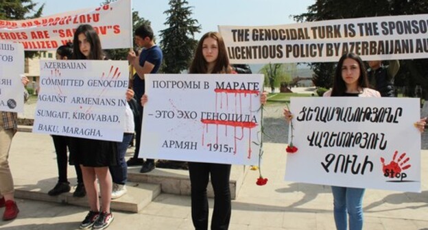 Participants of the action held on the occasion of the massacre in Maraga. April 10, 2021. Photo by Alvard Grigoryan for the "Caucasian Knot" Participants of the action held on the occasion of the massacre in Maraga. April 10, 2021. Photo by Alvard Grigoryan for the "Caucasian Knot"