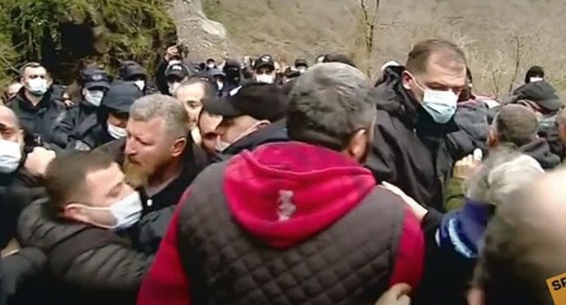 Clashes between protesters against the construction of the hydroelectric power plant near the village of Namakhvani and policemen. Screenshot: http://www.youtube.com/watch?v=T2R0q7R-u_s Clashes between protesters against the construction of the hydroelectric power plant near the village of Namakhvani and policemen. Screenshot: http://www.youtube.com/watch?v=T2R0q7R-u_s