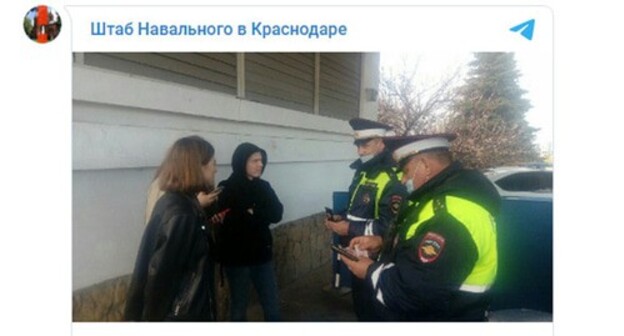 Employees of Navalny’s office detained in Krasnodar, April 14, 2021. Screenshot: http://t.me/teamnavalny_krd/1744 Employees of Navalny’s office detained in Krasnodar, April 14, 2021. Screenshot: http://t.me/teamnavalny_krd/1744