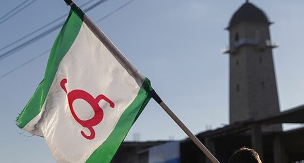 A flag held by a participant of the rally in Magas, October 2018. Photo: REUTERS/Maxim Shemetov A flag held by a participant of the rally in Magas, October 2018. Photo: REUTERS/Maxim Shemetov