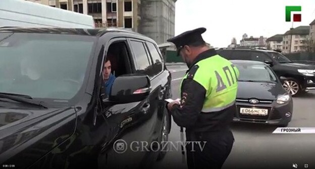 The police raid to prevent violations on the roads. Screenshot of the video by the groznytv https://www.instagram.com/p/CNzKxQCJXTN/ The police raid to prevent violations on the roads. Screenshot of the video by the groznytv https://www.instagram.com/p/CNzKxQCJXTN/