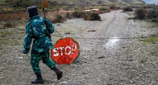 Azerbaijani soldier on the border, December 14, 2020. Photo by Aziz Karimov for the "Caucasian Knot" Azerbaijani soldier on the border, December 14, 2020. Photo by Aziz Karimov for the "Caucasian Knot"