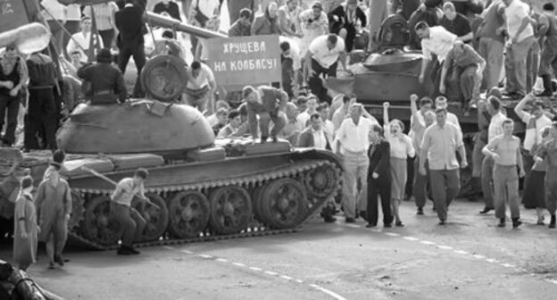 Scene from "Dear Comrades!". Screenshot: http://www.youtube.com/watch?v=srZslqN6DjM Scene from "Dear Comrades!". Screenshot: http://www.youtube.com/watch?v=srZslqN6DjM