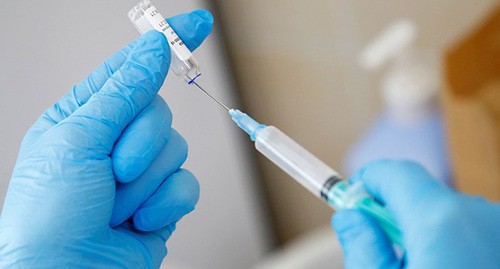 Vaccine dose and syringe. Photo: REUTERS/Anton Vaganov Vaccine dose and syringe. Photo: REUTERS/Anton Vaganov