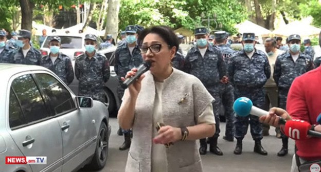Members of the ARF “Dashnaktsutyun” have held a protest in front of the building of the General Prosecutor’s Office of Armenia. Screenshot of video posted by News.am Members of the ARF “Dashnaktsutyun” have held a protest in front of the building of the General Prosecutor’s Office of Armenia. Screenshot of video posted by News.am