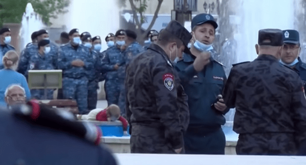 Law enforcers at a protest action against the visit of Sergey Lavrov, the head of the Russian Ministry of Foreign Affairs, to Yerevan. Screenshot of the video by the National Democratic Pole www.youtube.com/watch?v=ewqNoZ4mMV0 Law enforcers at a protest action against the visit of Sergey Lavrov, the head of the Russian Ministry of Foreign Affairs, to Yerevan. Screenshot of the video by the National Democratic Pole www.youtube.com/watch?v=ewqNoZ4mMV0