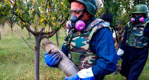The demining work in the village of Sakhlabad in the Terter District of Azerbaijan. Photo by Aziz Karimov for the "Caucasian Knot" The demining work in the village of Sakhlabad in the Terter District of Azerbaijan. Photo by Aziz Karimov for the "Caucasian Knot"