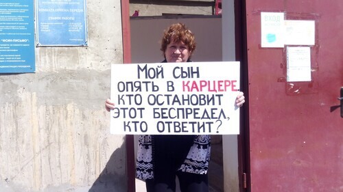 Yelena Barzukaeva at a picket in Makhachkala on May 8, 2021. Photo by Rasul Magomedov for the "Caucasian Knot" Yelena Barzukaeva at a picket in Makhachkala on May 8, 2021. Photo by Rasul Magomedov for the "Caucasian Knot"