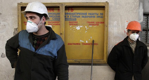 Workers at Georgian Manganese. Photo: REUTERS/David Mdzinarisvili Workers at Georgian Manganese. Photo: REUTERS/David Mdzinarisvili