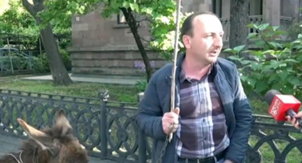 Pashinyan's opponent at the Armenian parliament in Yerevan. Screenshot of the video by YerevanToday Pashinyan's opponent at the Armenian parliament in Yerevan. Screenshot of the video by YerevanToday