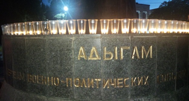 Candles lit at the monument. Photo by Lyudmila Maratova for the "Caucasian Knot" Candles lit at the monument. Photo by Lyudmila Maratova for the "Caucasian Knot"