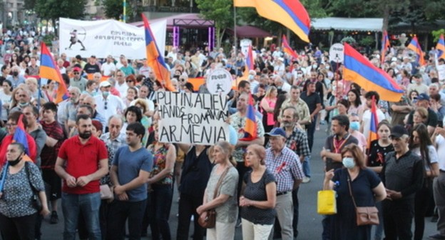 Participants of the rally held by activists of the National Democratic Pole in Yerevan. Photo by Tigran Petrosyan for the "Caucasian Knot" Participants of the rally held by activists of the National Democratic Pole in Yerevan. Photo by Tigran Petrosyan for the "Caucasian Knot"