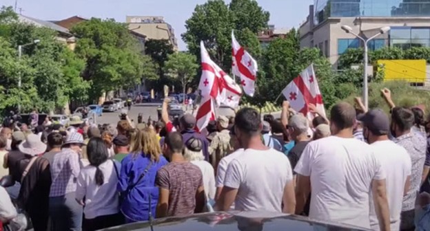 Protest action in Tbilisi against the construction of the Namakhvan hydroelectric power plant, May 24, 2021. Screenshot: http://www.youtube.com/watch?v=3MPPe6Fn2V0 Protest action in Tbilisi against the construction of the Namakhvan hydroelectric power plant, May 24, 2021. Screenshot: http://www.youtube.com/watch?v=3MPPe6Fn2V0