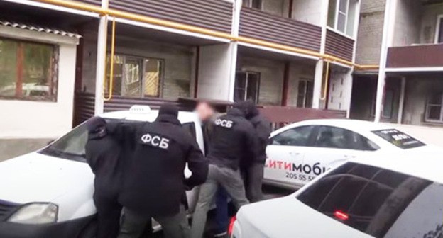 Detention of a man suspected of plotting a terror act. Screenshot: http://youtu.be/-_LDs5-jllQ Detention of a man suspected of plotting a terror act. Screenshot: http://youtu.be/-_LDs5-jllQ