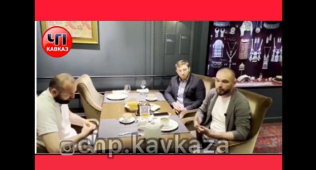 Arsen Luguev (right) assures that he treats the Avars and other peoples of Dagestan with respect. Screenshot: http://www.instagram.com/p/CPTqaz3KahY/ Arsen Luguev (right) assures that he treats the Avars and other peoples of Dagestan with respect. Screenshot: http://www.instagram.com/p/CPTqaz3KahY/