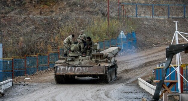 Soldiers coming with a tank through the village of Talish. Nagorno-Karabakh, January 2021. Photo by Aziz Karimov for the "Caucasian Knot" Soldiers coming with a tank through the village of Talish. Nagorno-Karabakh, January 2021. Photo by Aziz Karimov for the "Caucasian Knot"
