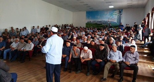 Gathering of residents of the village of Sagopshi, June 2, 2021. Photo: Ibragim Tsoroev, http://www.gazetaingush.ru/news/minnac-ingushetii-derzhit-na-kontrole-situaciyu-vokrug-obstrela-aktivistov-dvizheniya Gathering of residents of the village of Sagopshi, June 2, 2021. Photo: Ibragim Tsoroev, http://www.gazetaingush.ru/news/minnac-ingushetii-derzhit-na-kontrole-situaciyu-vokrug-obstrela-aktivistov-dvizheniya