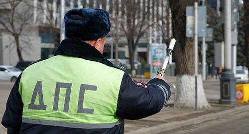 Traffic police inspector. Photo courtesy of Eugenia Melchenko, Yuga.ru Traffic police inspector. Photo courtesy of Eugenia Melchenko, Yuga.ru