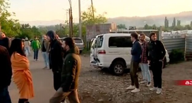 Activists blocking construction site of the Namakhvan hydroelectric power plant. Screenshot from video posted by RUSTAVI 2 TV Channel Activists blocking construction site of the Namakhvan hydroelectric power plant. Screenshot from video posted by RUSTAVI 2 TV Channel