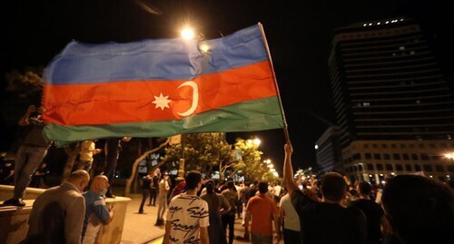 A spontaneous march in support of the Azerbaijani Army on July 14, 2020. Photo by Aziz Karimov for the "Caucasian Knot" A spontaneous march in support of the Azerbaijani Army on July 14, 2020. Photo by Aziz Karimov for the "Caucasian Knot"