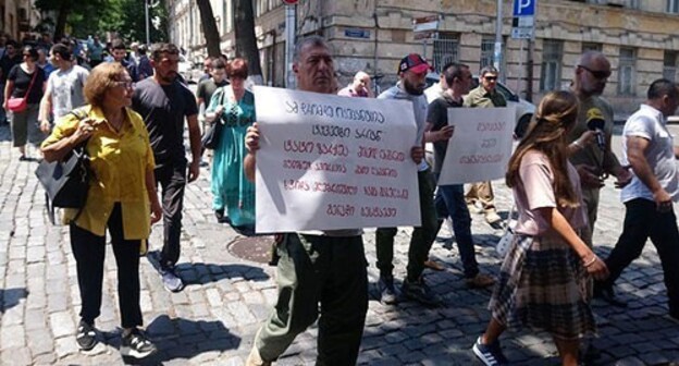 Participants of a protest action in support of Zaza Gakheladze. Tbilisi, July 19, 2020. Photo by Beslan Kmuzov for the "Caucasian Knot" Participants of a protest action in support of Zaza Gakheladze. Tbilisi, July 19, 2020. Photo by Beslan Kmuzov for the "Caucasian Knot"