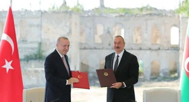 The Presidents of Azerbaijan Ilham Aliev (on the left) and the Turkish President, Recep Tayyip Erdogan, signing the declaration. June 15, 2021. Photo: Reuters The Presidents of Azerbaijan Ilham Aliev (on the left) and the Turkish President, Recep Tayyip Erdogan, signing the declaration. June 15, 2021. Photo: Reuters