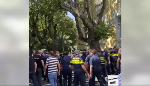 Policemen at a rally in Batumi, June 20, 2021. Screenshot: http://www.facebook.com/watch/?ref=external&v=784421552265443 Policemen at a rally in Batumi, June 20, 2021. Screenshot: http://www.facebook.com/watch/?ref=external&v=784421552265443