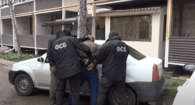 FSB agents detaining a suspect. Screenshot: http://youtu.be/-_LDs5-jllQ FSB agents detaining a suspect. Screenshot: http://youtu.be/-_LDs5-jllQ