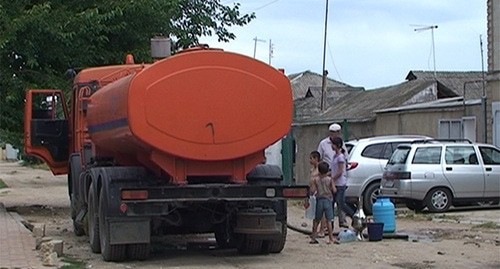 Water truck in Dagony. Screenshot: http://rgvktv.ru/obshchestvo/66728 Water truck in Dagony. Screenshot: http://rgvktv.ru/obshchestvo/66728