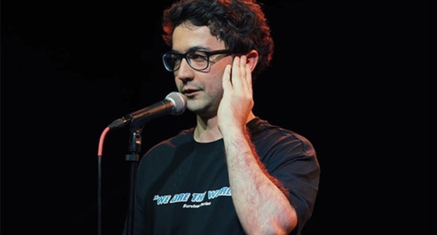 Idrak Mirzalizade. Screenshot of the video by the Stand-Up Club #1
https://www.youtube.com/watch?v=el5RRECNAdI Idrak Mirzalizade. Screenshot of the video by the Stand-Up Club #1
https://www.youtube.com/watch?v=el5RRECNAdI