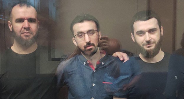Abubakar Rizvanov, Kemal Tambiev, and Abdulmumin Gadjiev (from left to right) in the courtroom, July 1, 2021. Photo by Konstantin Volgin for the "Caucasian Knot" Abubakar Rizvanov, Kemal Tambiev, and Abdulmumin Gadjiev (from left to right) in the courtroom, July 1, 2021. Photo by Konstantin Volgin for the "Caucasian Knot"