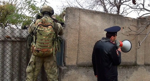 Law enforcer during the counterterrorist operation (CTO) regime. Photo: http://nac.gov.ru/kontrterroristicheskie-operacii/v-kbr-unichtozhen-bandit-prichastnyy-k-rasstrelu.html Law enforcer during the counterterrorist operation (CTO) regime. Photo: http://nac.gov.ru/kontrterroristicheskie-operacii/v-kbr-unichtozhen-bandit-prichastnyy-k-rasstrelu.html