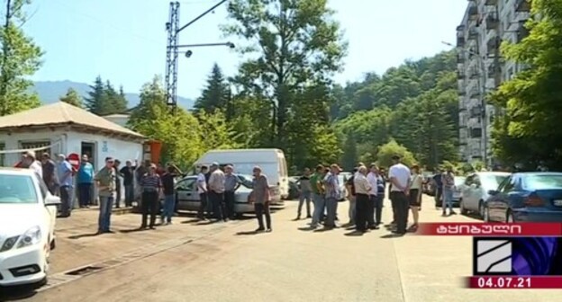 Miners' strike in Tkhibuli, July 4, 2021. Screenshot: http://www.rustavi2.ge/ka/news/203609 Miners' strike in Tkhibuli, July 4, 2021. Screenshot: http://www.rustavi2.ge/ka/news/203609